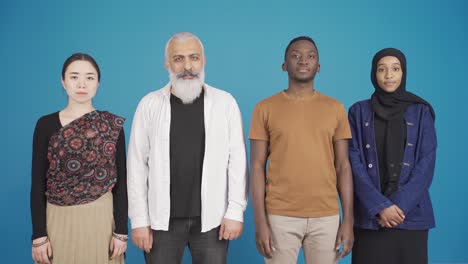 Retrato-De-Un-Grupo-Multiétnico-De-Amigos-Alegre-Y-Atractivo.-Interracial.