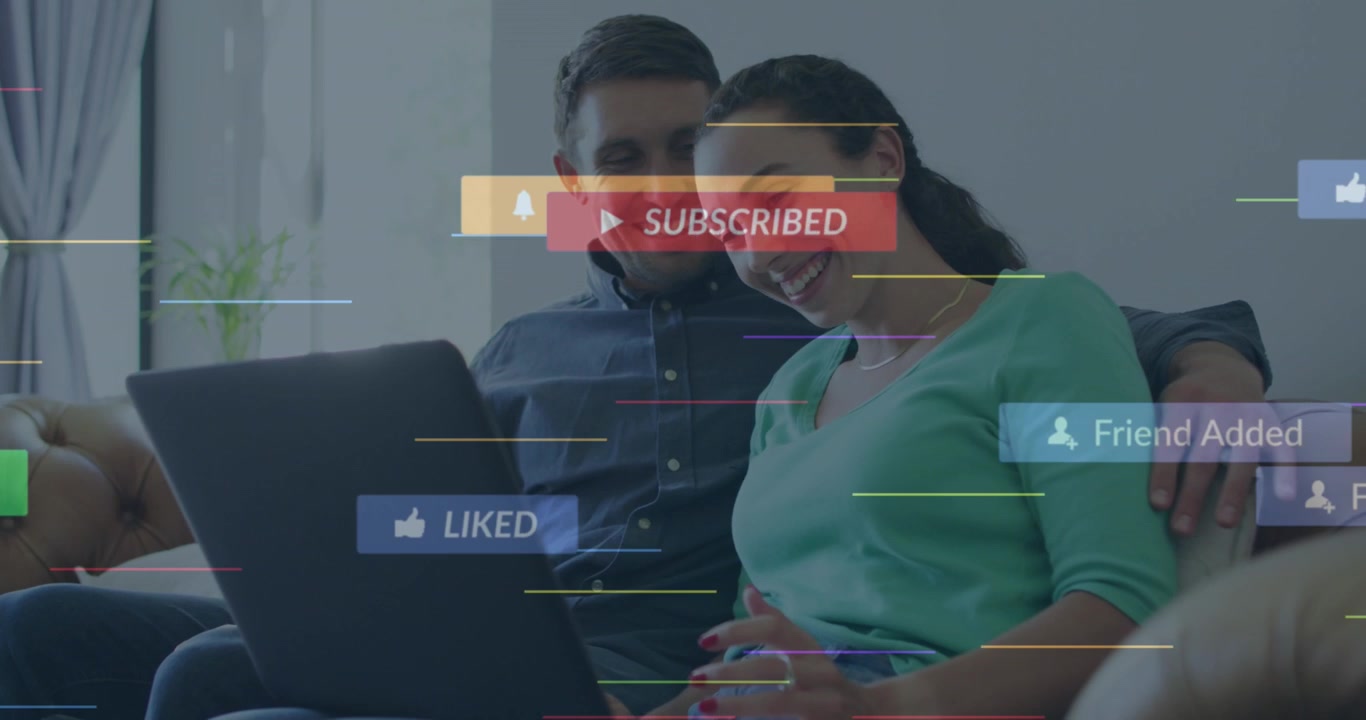 Animazione di icone di social media su coppia caucasica che sorride mentre usa un laptop insieme a casa