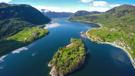 Wunderschöne-Natur-Norwegen.-Flug-über-Den-Sognefjord.