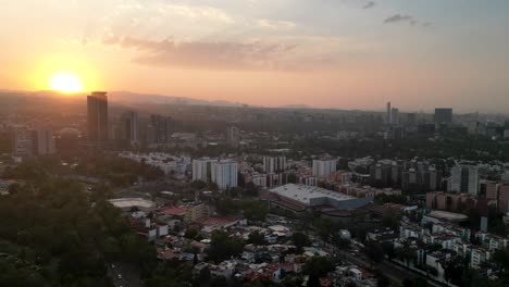 Zeit-In-Bewegung:-Hyperlapse-Abenteuer-Im-Südlichen-Teil-Von-Mexiko-Stadt