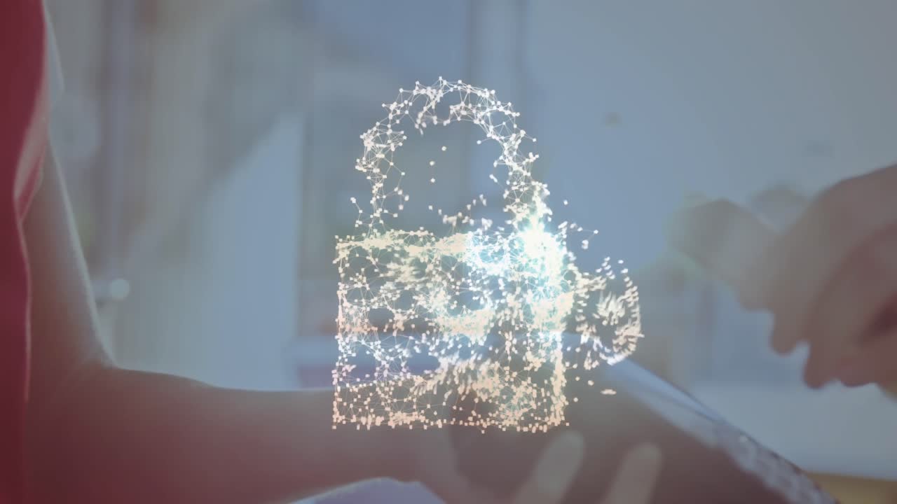 animación del candado de seguridad de la red sobre las personas que utilizan el terminal de pago