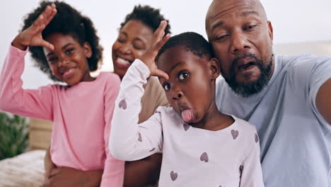 Funny,-selfie-and-black-family-bonding-in-bed