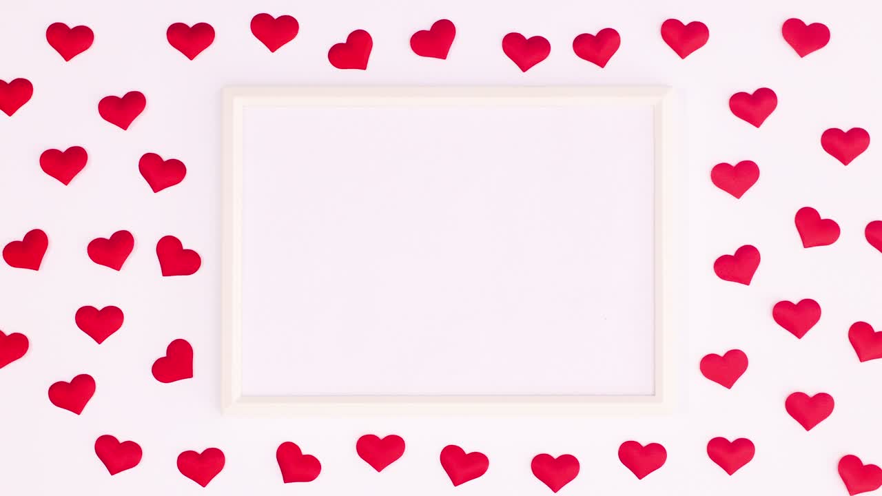 발렌타인 데이 프레임은 마음과 함께 텍스트를 나타니다.