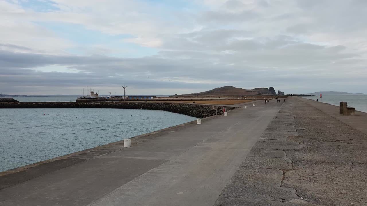 la hermosa bahía de howth, un hermoso pueblo cerca de dublín
