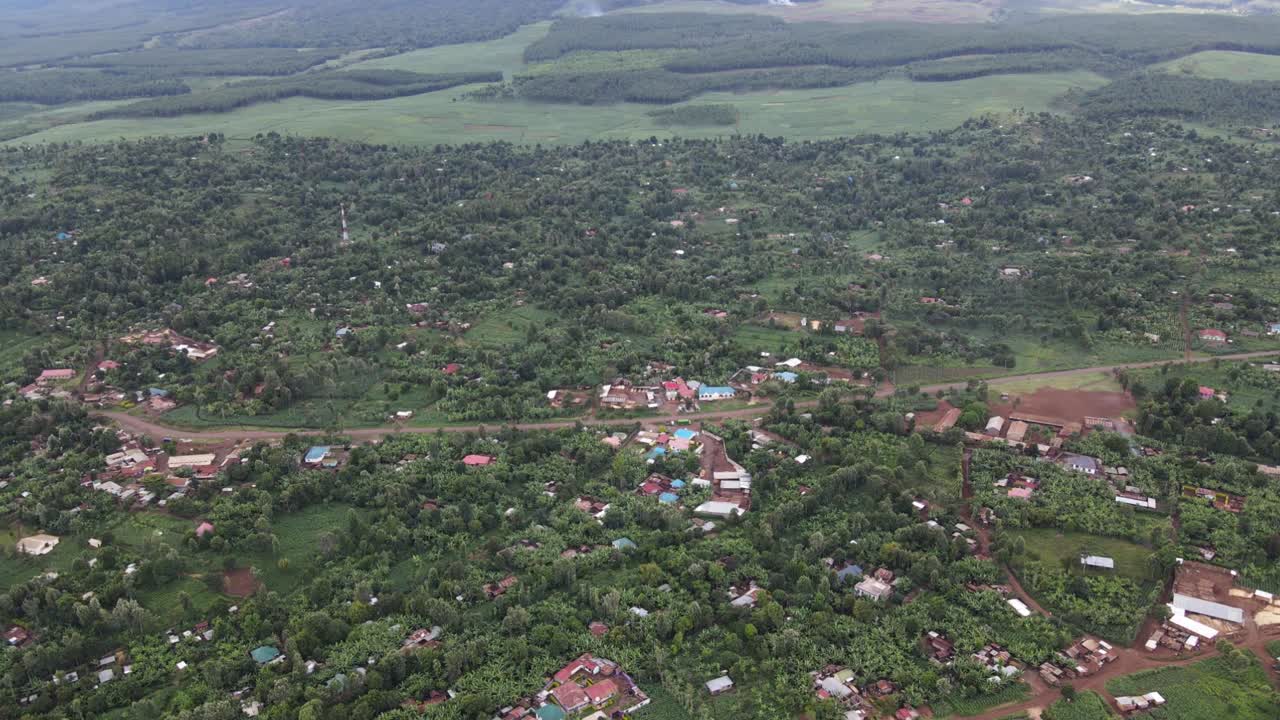 amplia vista aérea sobre las granjas en kimana, kenia