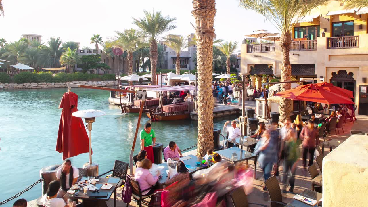 두바이 시의 유명한 관광 레스토랑, 4k 타임 스