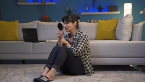 la mujer que es ofendida por su lenguaje.