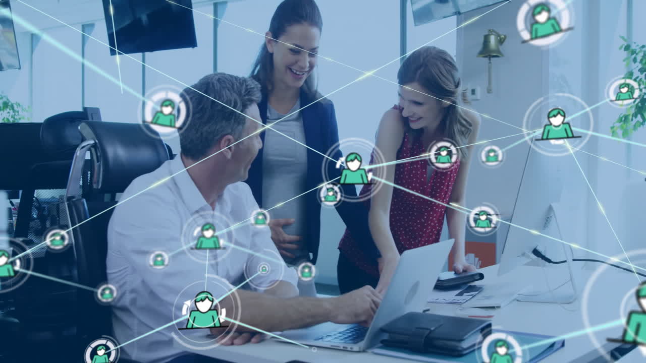 animación de la red de conexiones con iconos sobre diversos colegas discutiendo el trabajo en la oficina