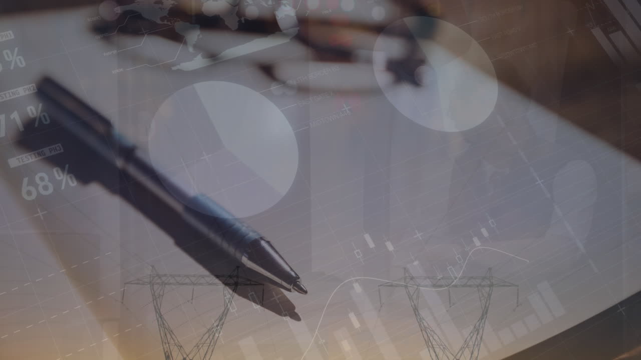 책, 송신 타워 및 시계를 보는 사람의 펜에 대한 인포그래픽 인터페이스의 애니메이션