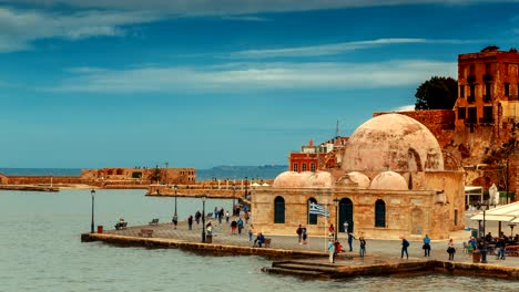 promenada de chania, en la isla de creta, en grecia