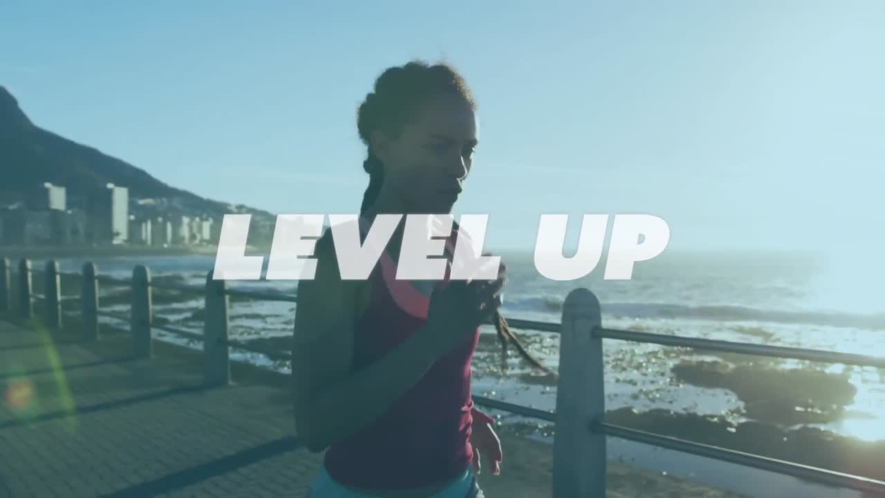 animación de palabras nivel arriba sobre la mujer corriendo en el paseo marítimo por el mar