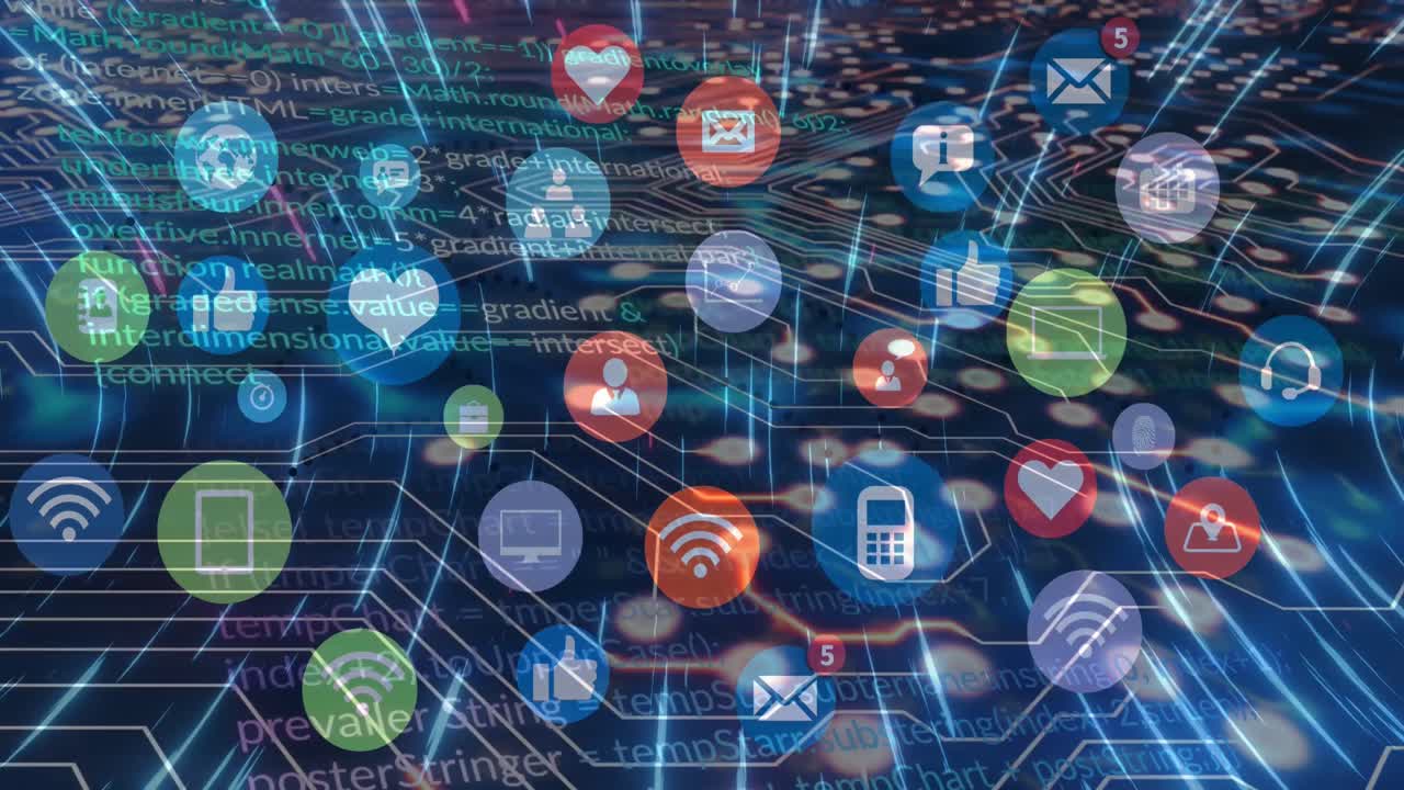 컴퓨터 회로판을 통해 데이터 처리를 하는 소셜 미디어 아이콘의 애니메이션