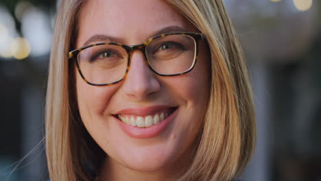 rostro, estilo de visión o gafas de moda para mujeres