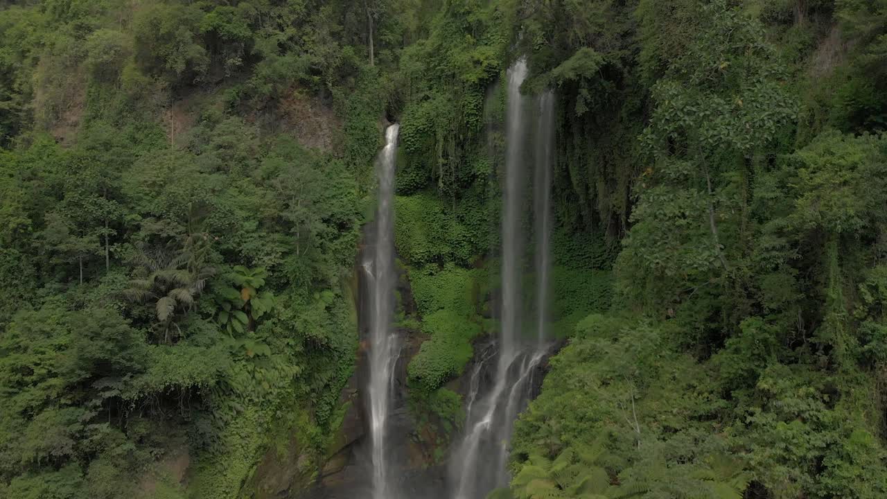 cascada sekumpul bali indonesia 2018
