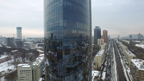 Glaswolkenkratzer-Aus-Der-Luft-In-Der-Stadtarchitektur.-Fassade-Eines-Bürohochhauses
