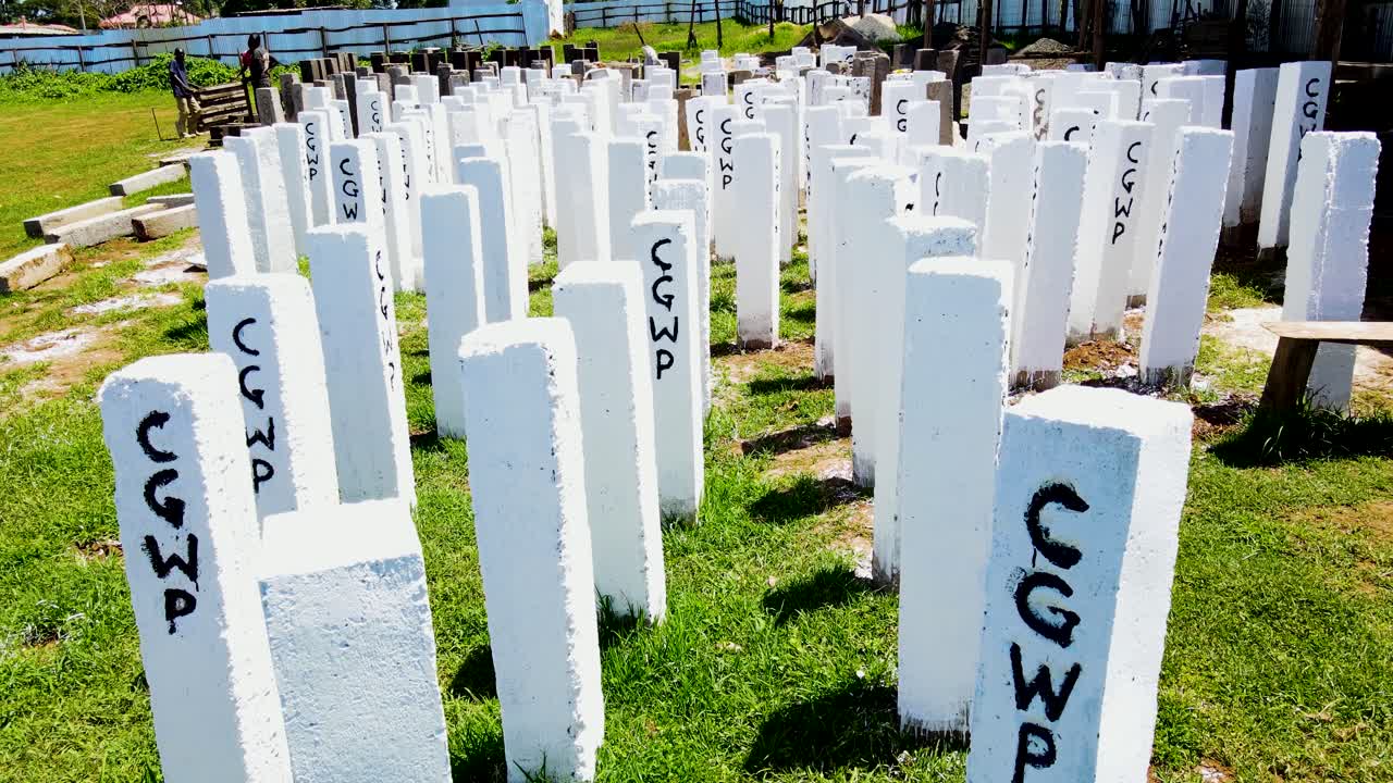 케냐의 시골 정착촌의 땅 표지판의 공중 드론 뷰