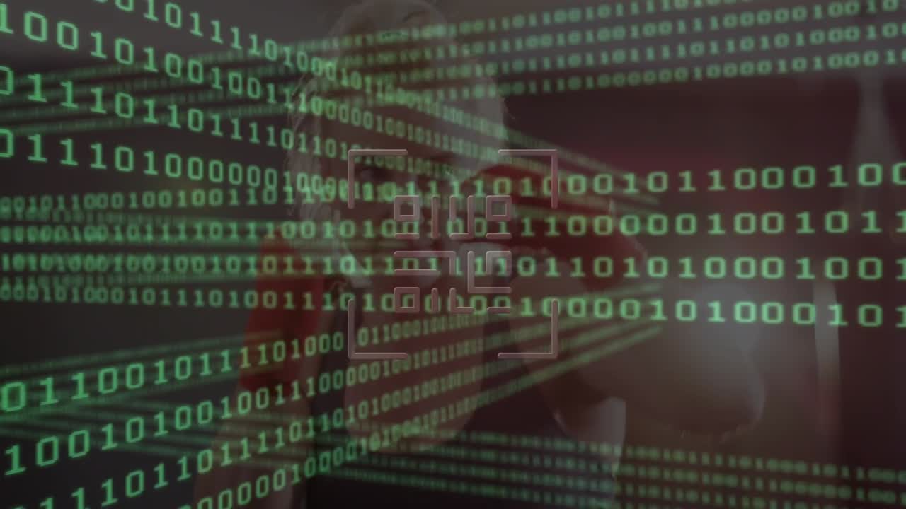 animación de procesamiento de datos y código qr sobre boxeo de mujeres caucásicas