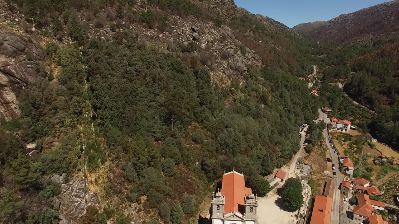 vista panorámica del pueblo y santuario de senhora da peneda, portugal 4k