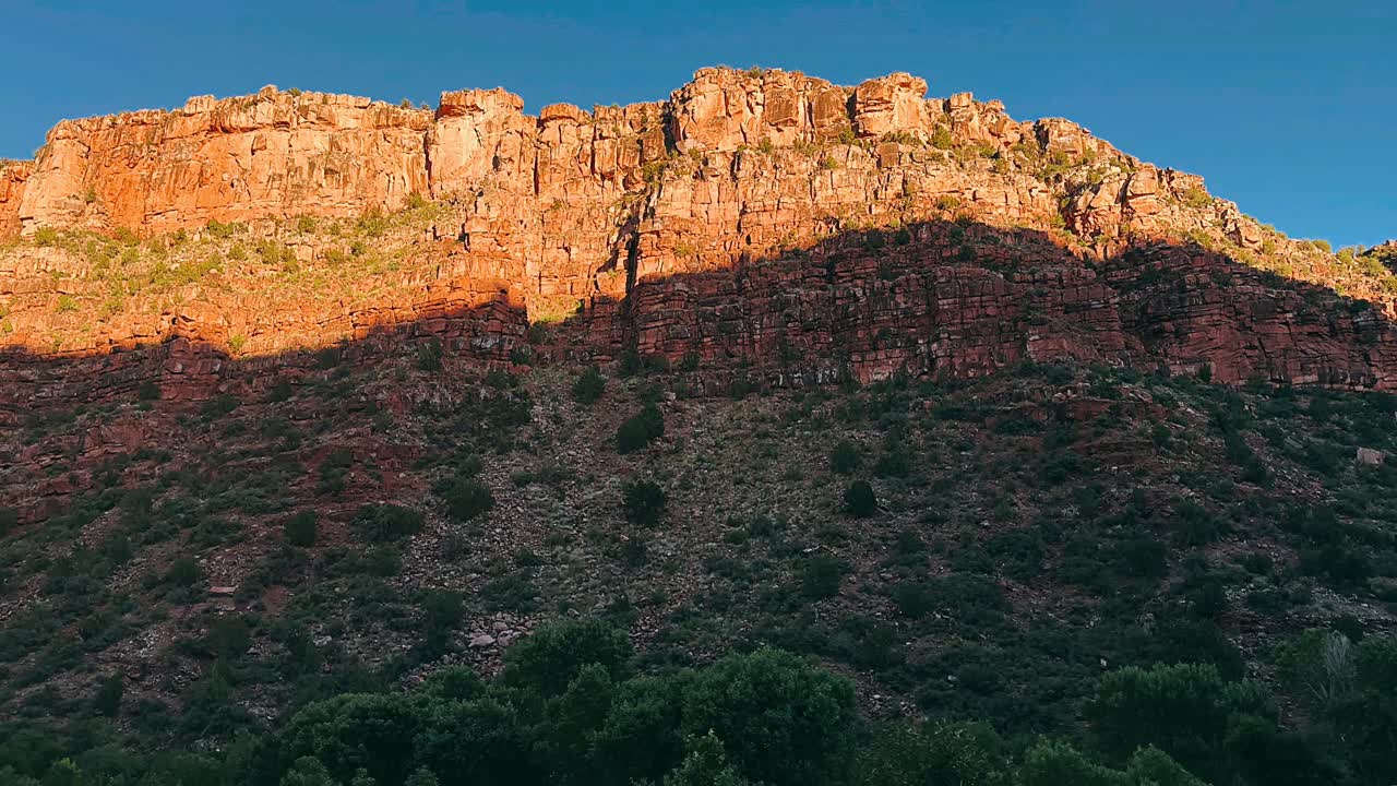 el amanecer sobre el cañón de red rock