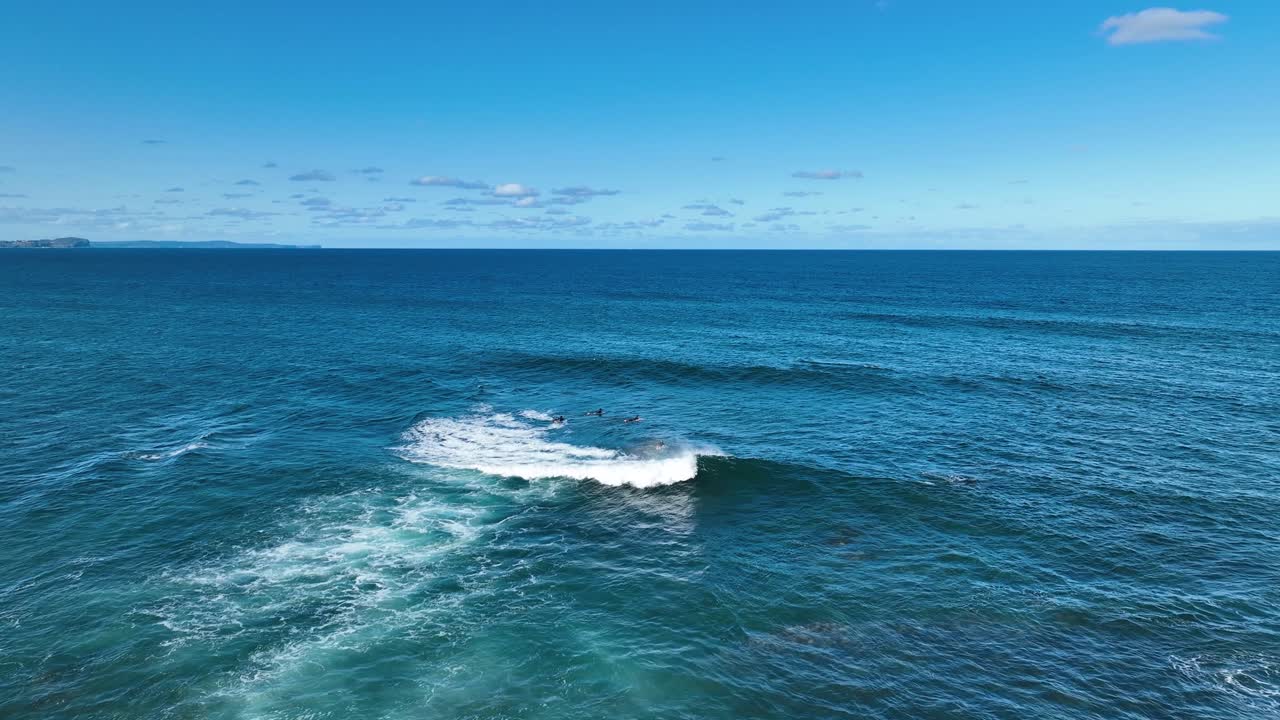 impresionante vista aérea de la costa de sídney frente al cabo de longreef en un hermoso día de verano.