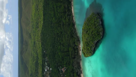 Iconic-Sacred-Rock-in-Kanumera-Bay,-Isle-of-Pines