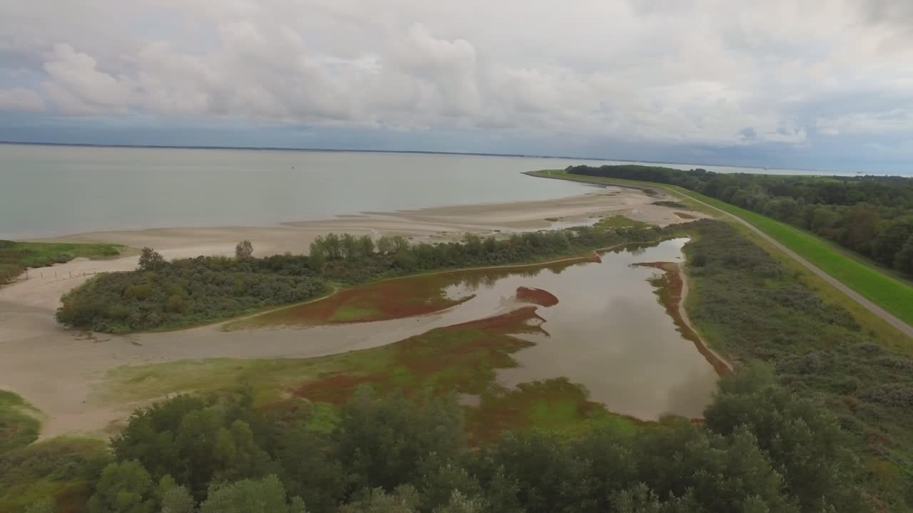 aérea: naturaleza situada junto a un puerto en vlissingen, países bajos