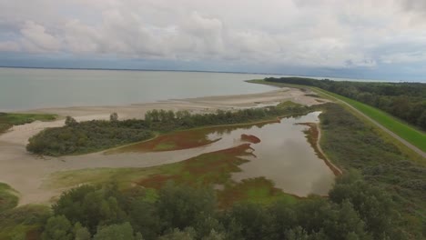 aérea: naturaleza situada junto a un puerto en vlissingen, países bajos