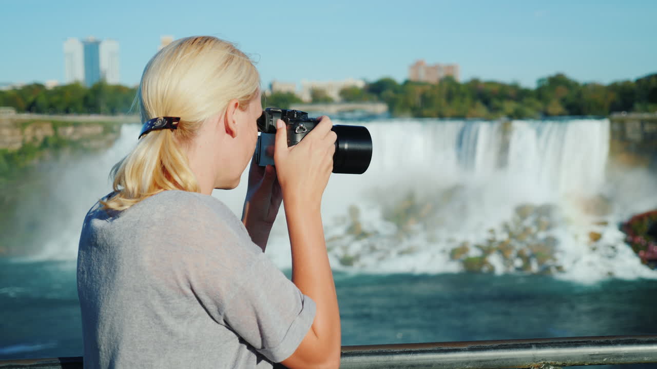 여자 사진 나이아가라 폭포
