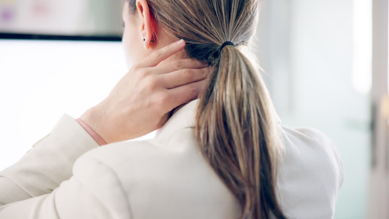 목 통증, 손과 사무실에서 사업 여성