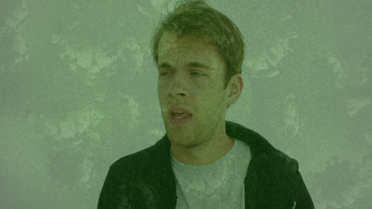 анимация о коронавирусе над больным человеком, выдыхающим нос.