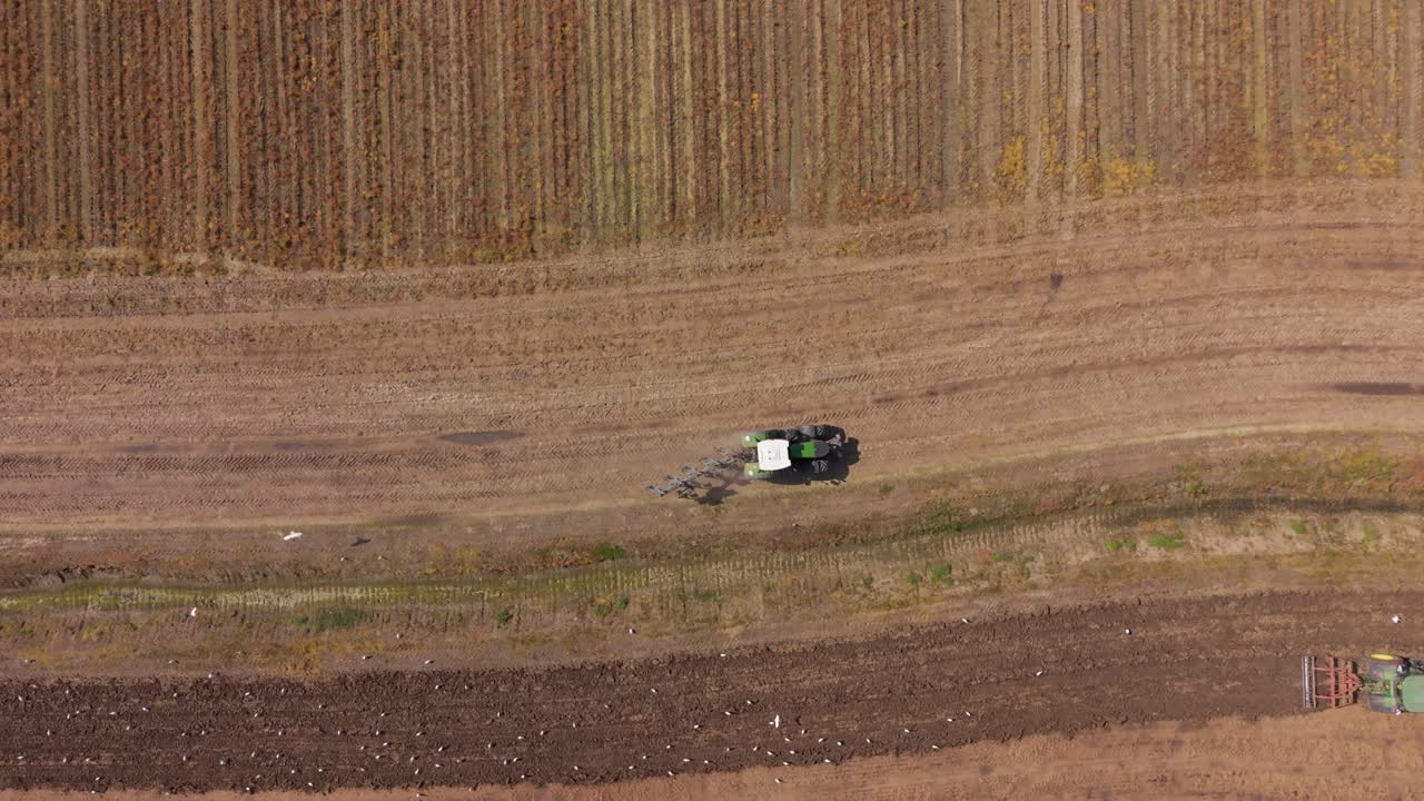 Trattore per Agricoltura Sostenibile che Riduce l'Impronta di Carbonio nei Campi