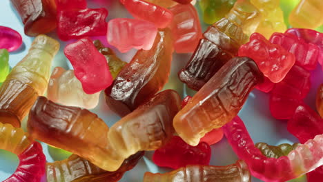 caramelos de goma de colores variados