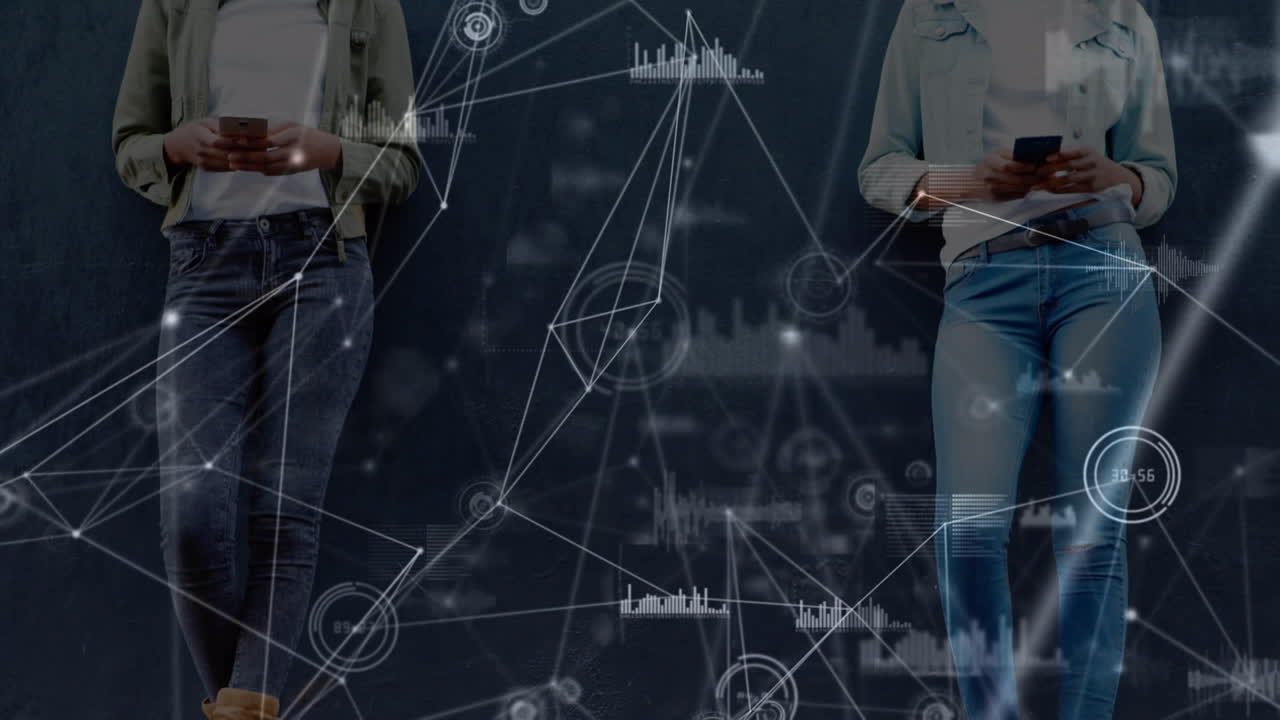 animación de conexiones a través de felices amigas afroamericanas con teléfonos inteligentes