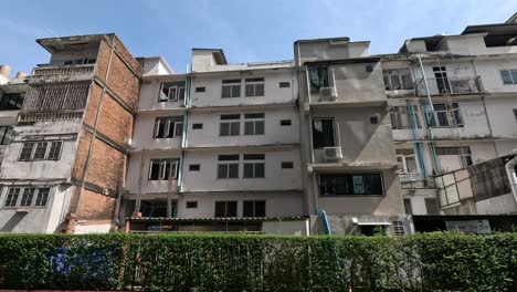 time-lapse of apartment buildings over seconds.