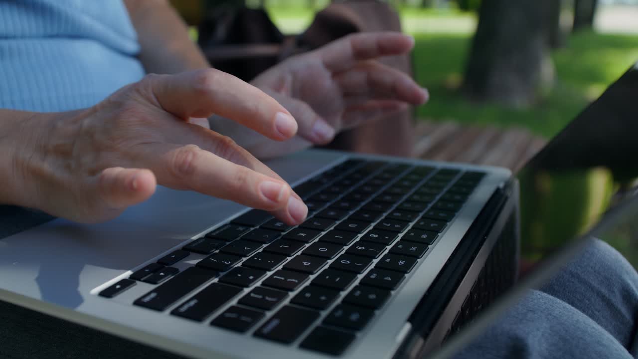 Using a Laptop Outdoors