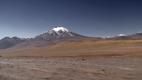 vulcão lascar no deserto de atacama, chile, américa do sul