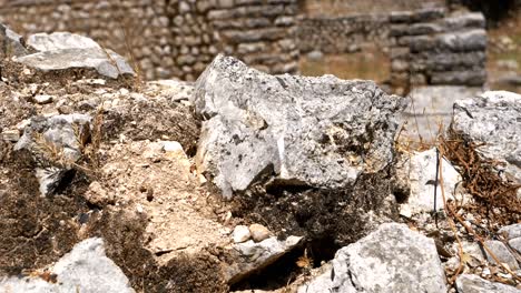 Butrint,-Albanien,-Nahaufnahme-Der-Steinblöcke,-Die-Zum-Bau-Antiker-Römischer-Bauwerke-Verwendet-Wurden