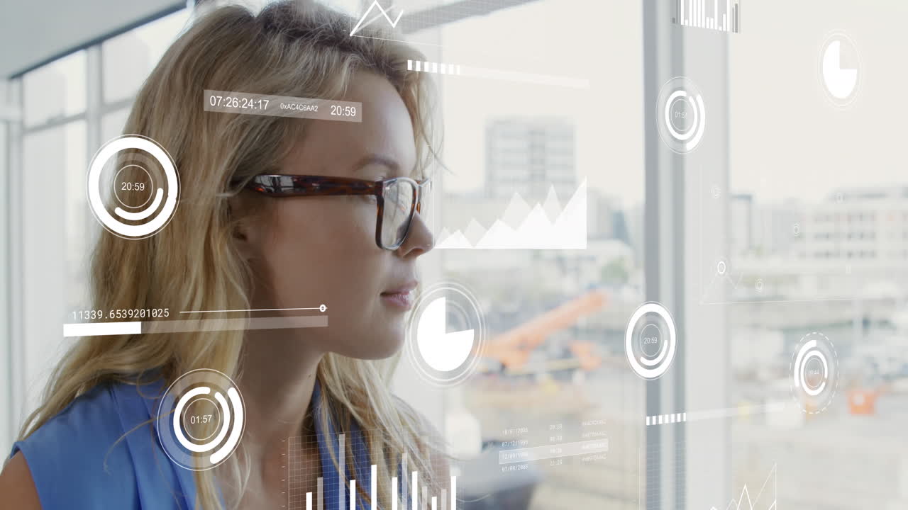 animación de gráficos, cambio de números, carga de círculos y barras, mujer caucásica pensativa