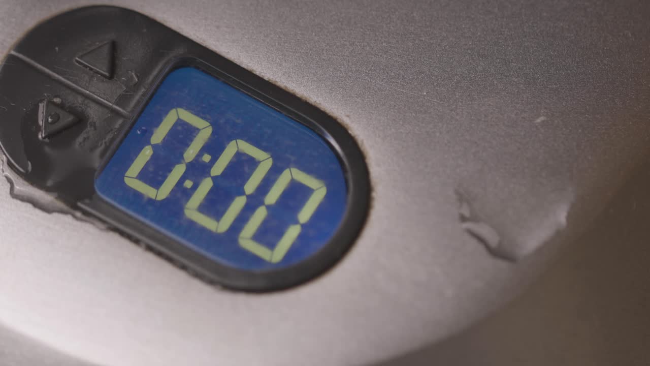 pulsador digital en el indicador de puntero de la pantalla de la licuadora