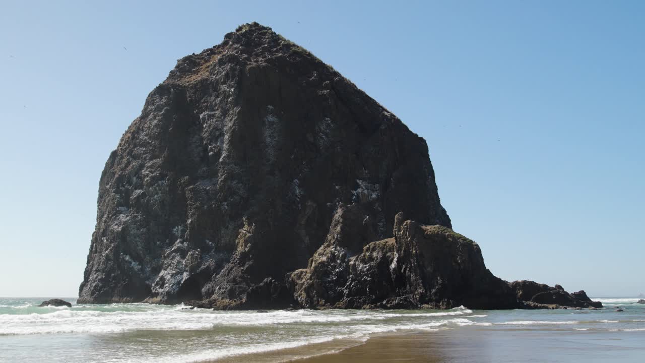 Close-up de Haystack Rock em Cannon Beach, Oregon