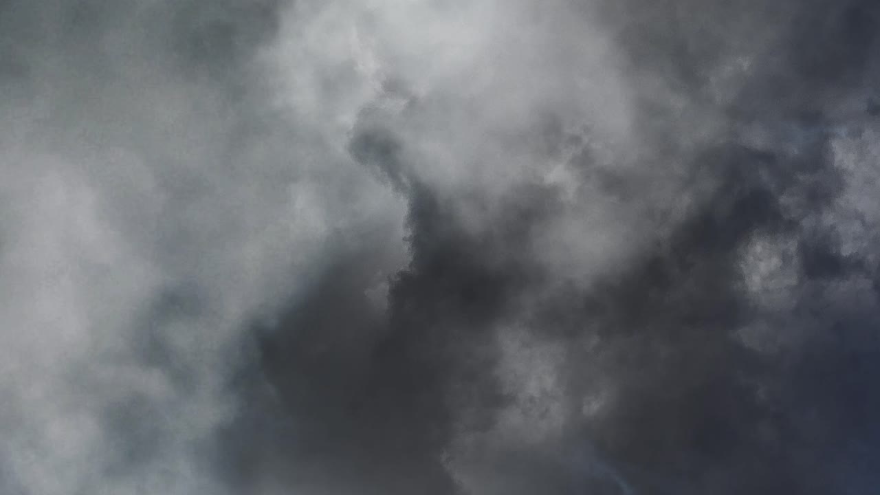 하늘에서 실시간으로 밤에 뇌우, 뇌우 4k