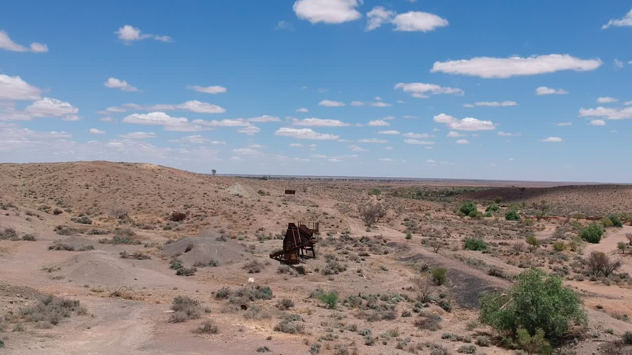 maquinaria abandonada cerca de silverton en el interior de australia