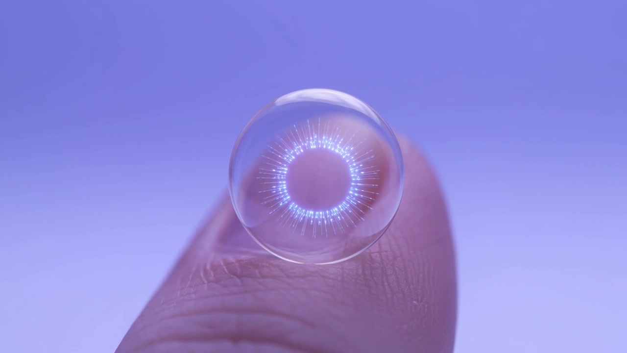 Lente de contacto inteligente futurista con pantalla digital azul en la yema del dedo