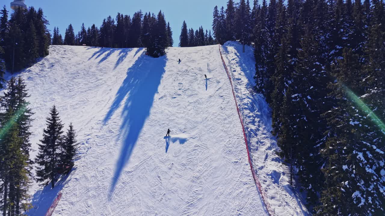 Sci invernale nei Carpazi della Bulgaria con piste innevate