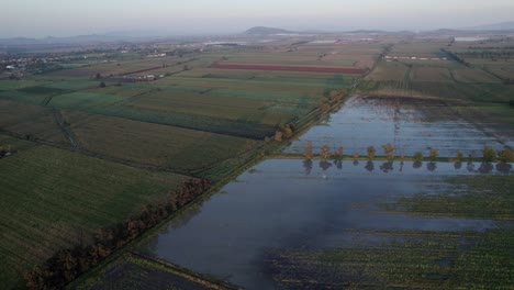 Vista-Aérea-De-Un-Campo-Inundado