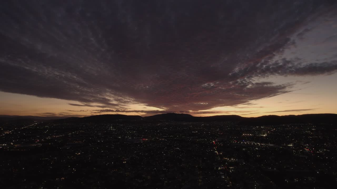 Video aéreo de Guadalajara, Jalisco al atardecer