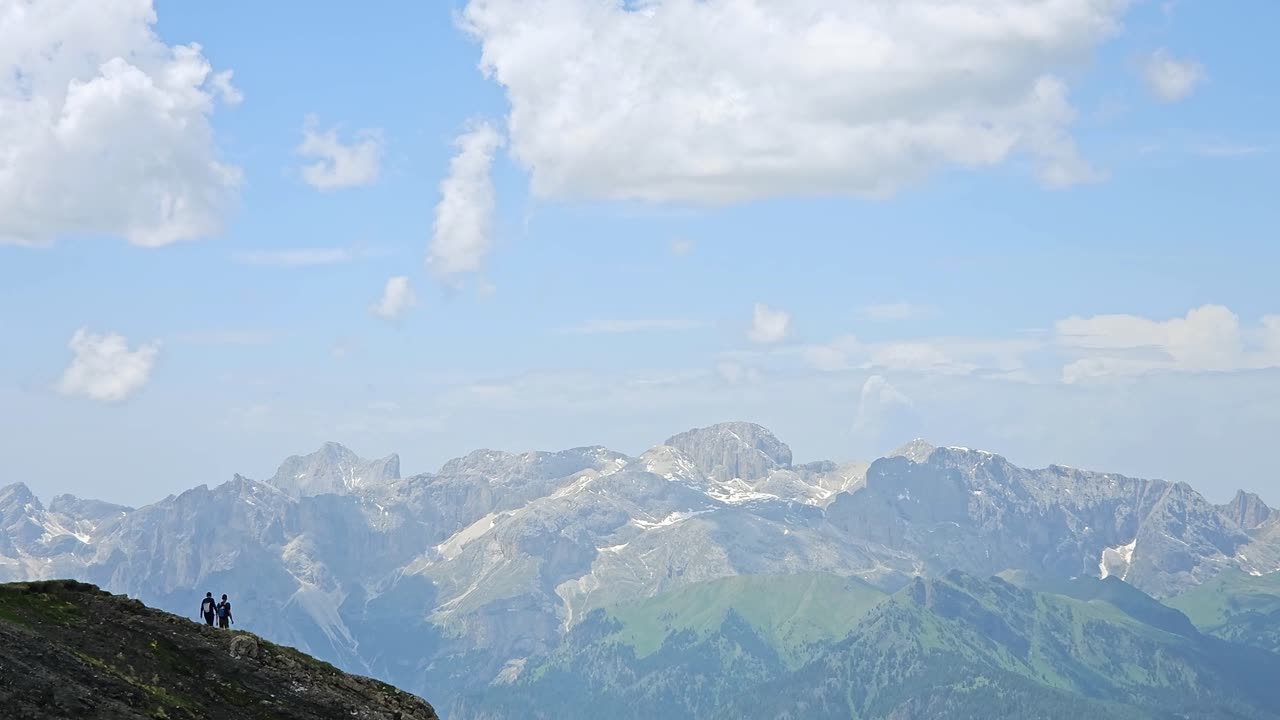 Weitblick auf die italienischen Dolomiten vom Viel dal Pan.