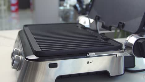 electric griddle - close up view