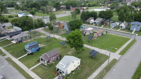 disparo de drone ascendente aéreo, proyecto de casas pequeñas para prisioneros, sin techo y personas necesitadas, detroit, michigan, ee.uu.