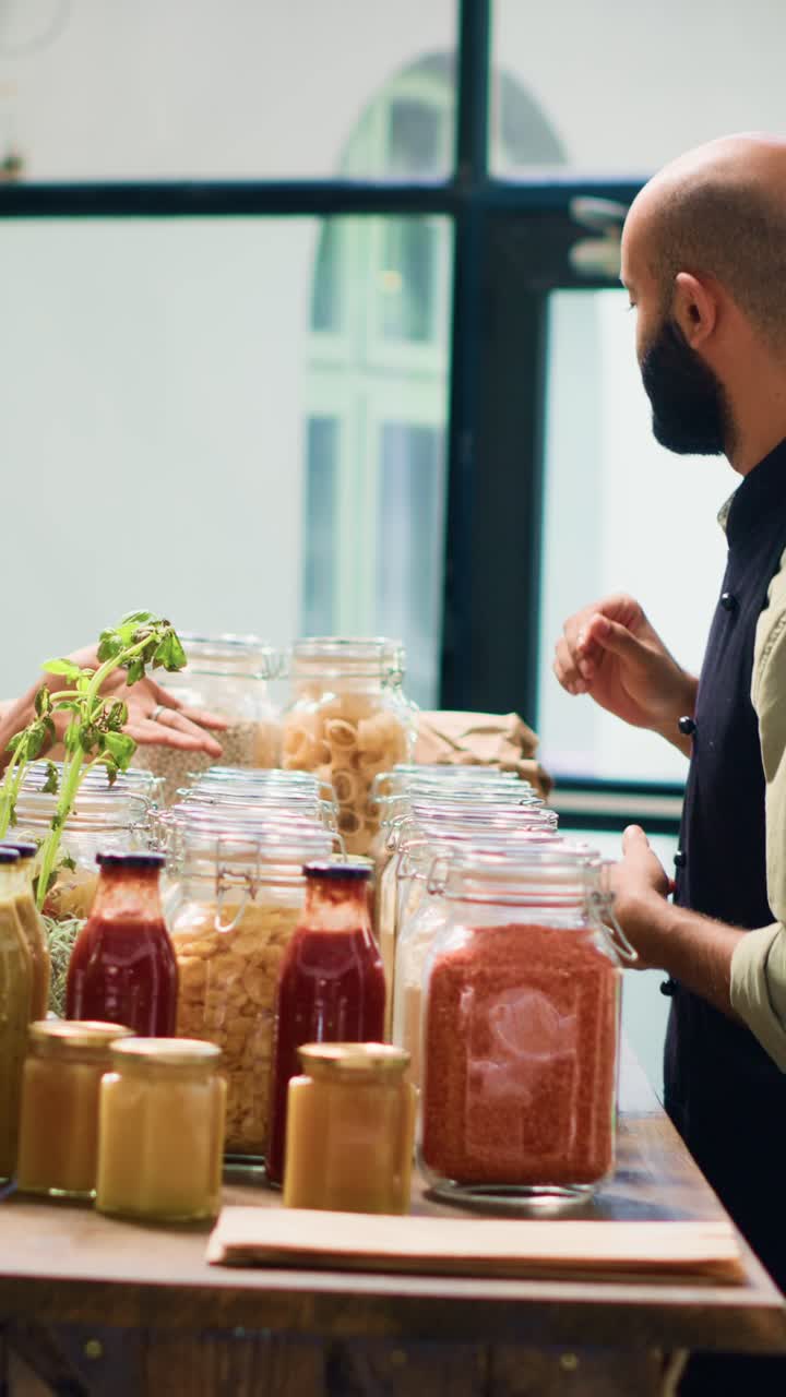 Vertical video Owner recommends bulk products for woman